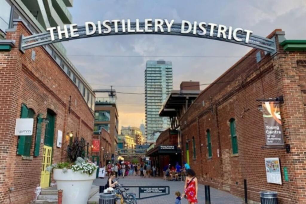 Superb Spacious Loft Old Toronto Near Distillery District Buitenkant foto